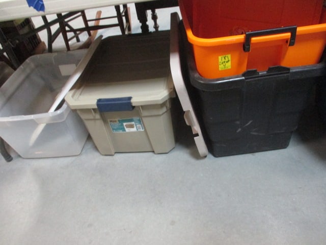 4 Totes w/Lids (1 of 7)