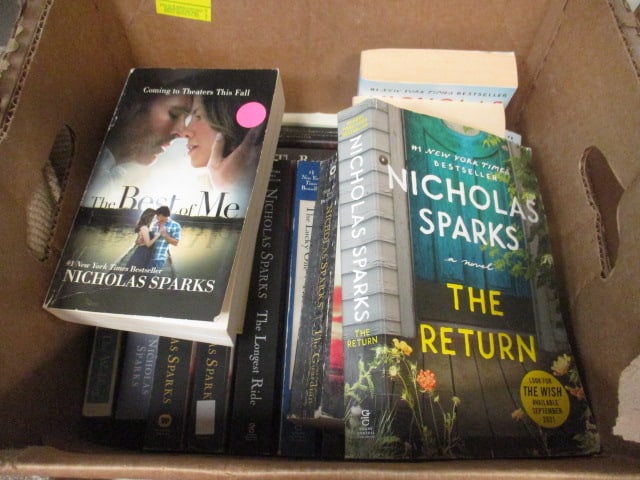 Nicholas Sparks Paperback Books (1 Box): .