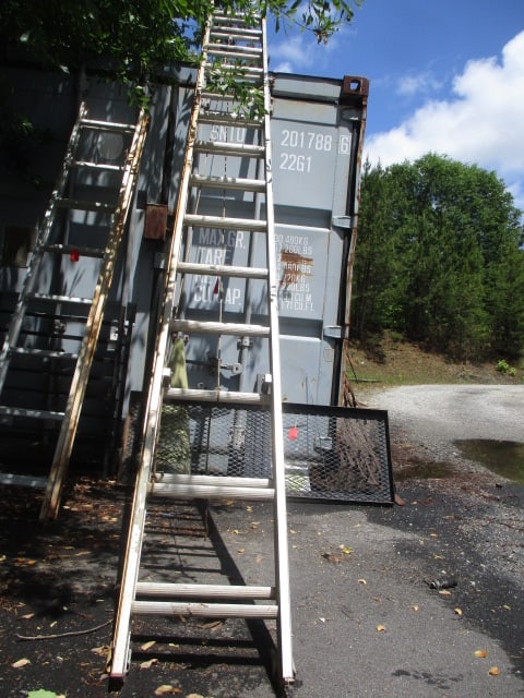 12 Foot Aluminum Extension Ladder (1 of 4)
