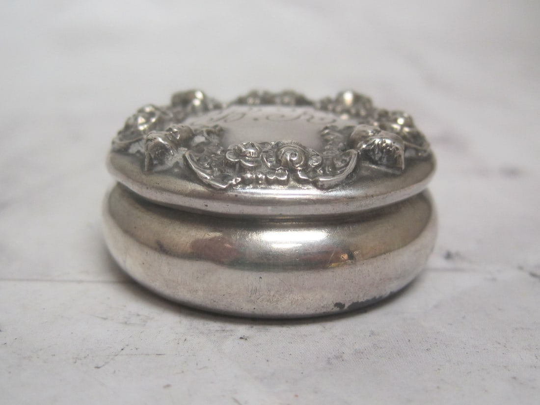 Victorian Sterling Silver Patch Box or Pill Box - 2