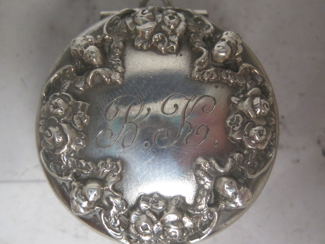 Victorian Sterling Silver Patch Box or Pill Box - 3