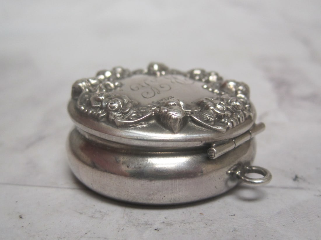 Victorian Sterling Silver Patch Box or Pill Box - 6