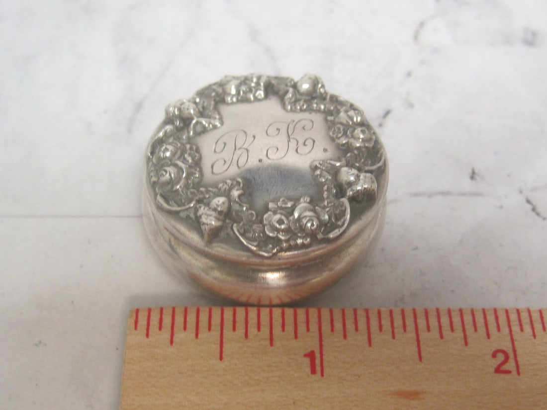 Victorian Sterling Silver Patch Box or Pill Box - 7