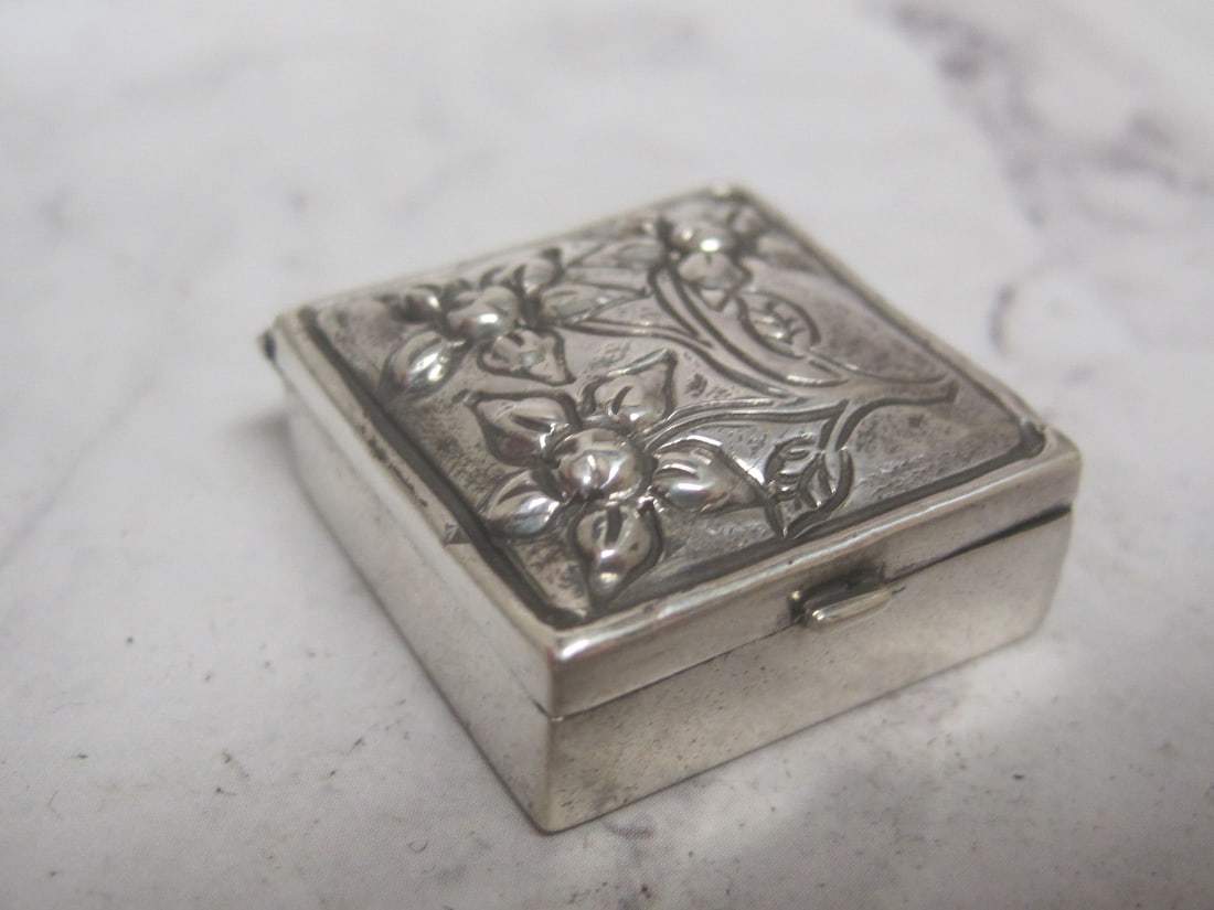 Sterling Silver Pill Box (1 of 5)