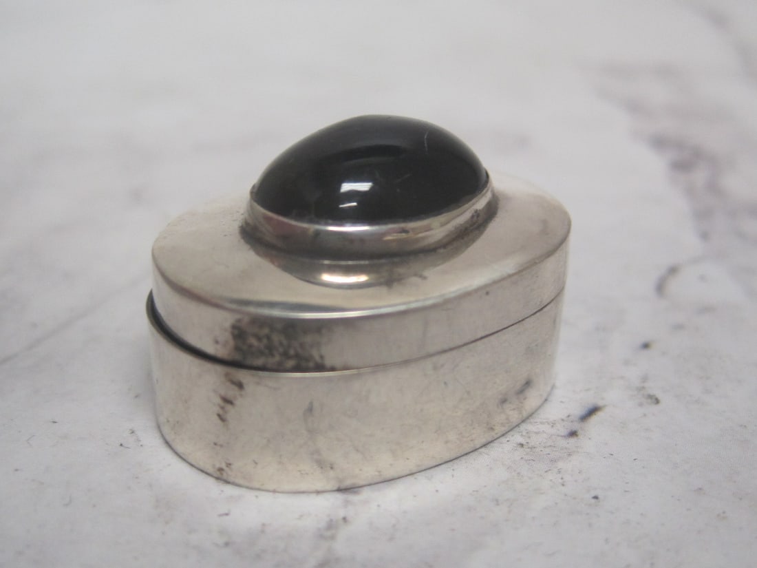 Sterling Silver Pill Box with Black Onyx on Top: Weighs 6.4 grams, 1 1/8", oval