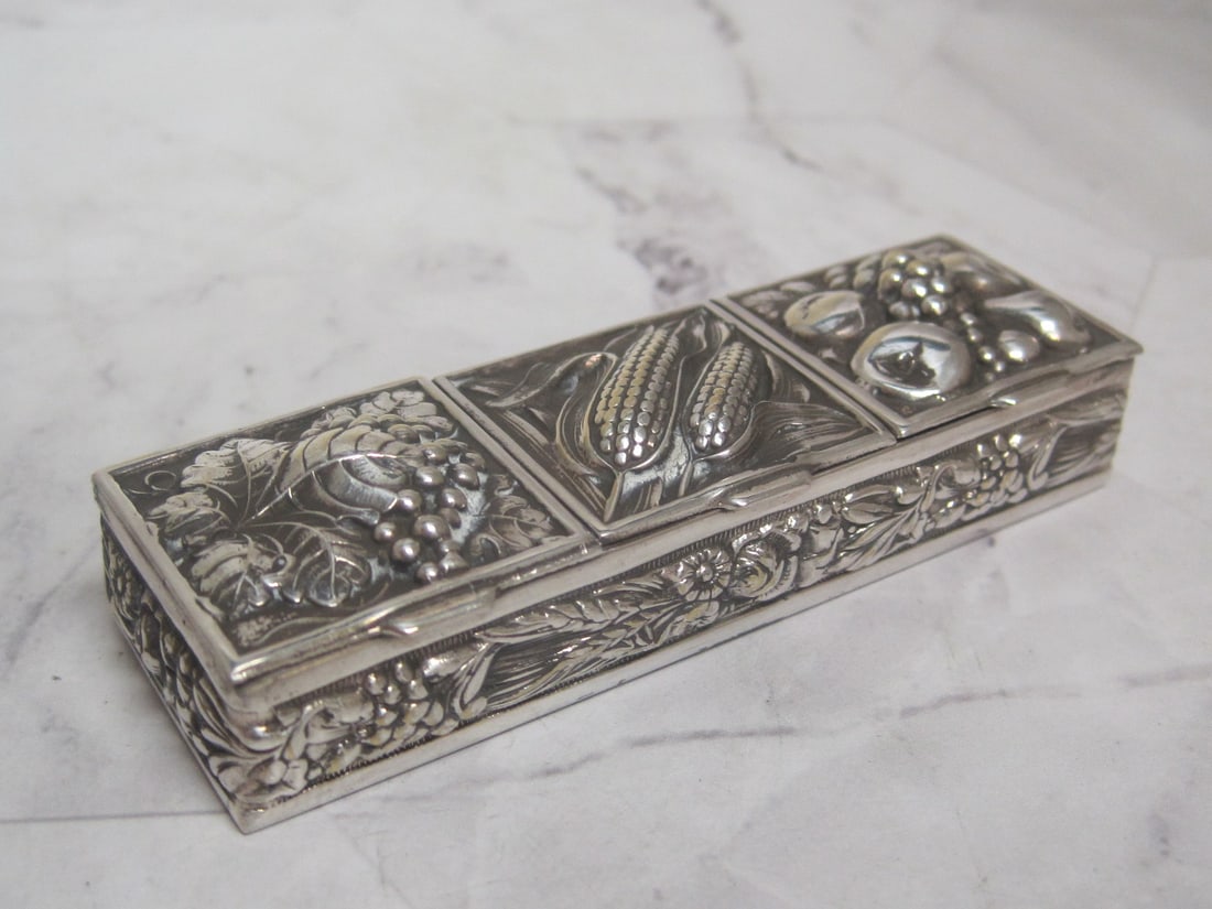 Fine Triple Compartment Pill Box (1 of 8)