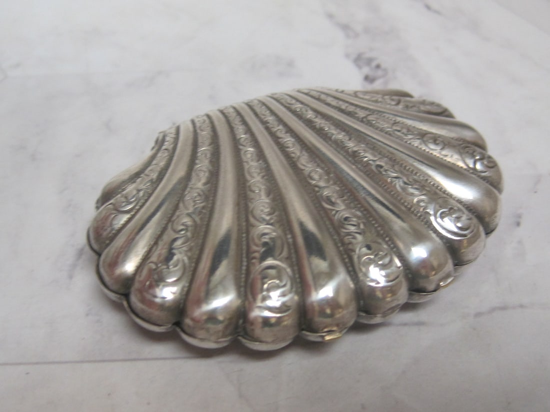 Vintage Shell Shape Box: 2 3/4" x 2", Compact style