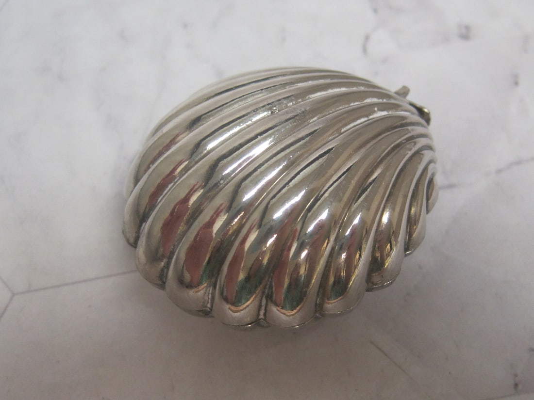 Silverplate Figural Shell Tape Measure (1 of 4)
