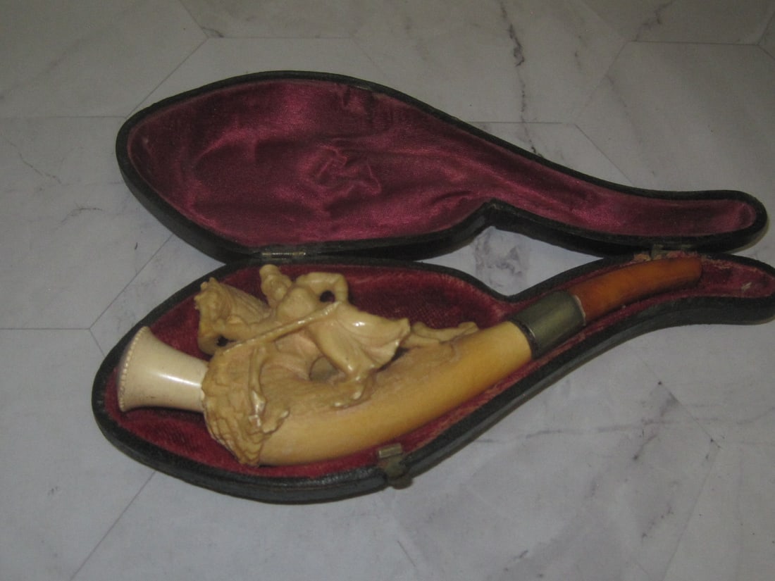 Antique Carved Meerschaum Pipe & Holder (1 of 7)