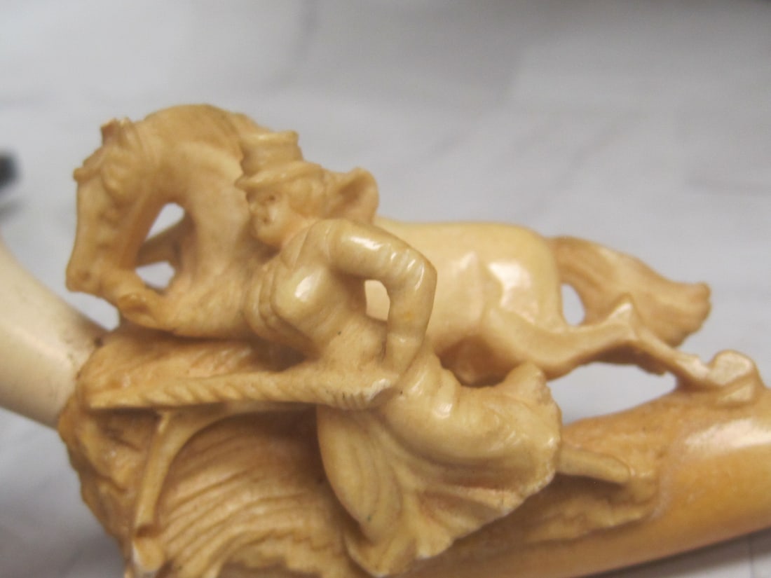 Antique Carved Meerschaum Pipe & Holder - 3