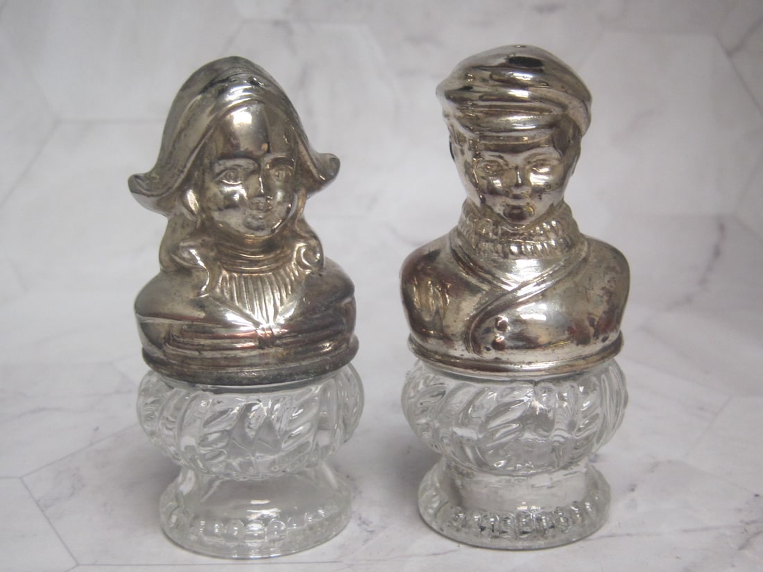 Pair of Figural Cutch Children Salt & Pepper Shakers (1 of 7)