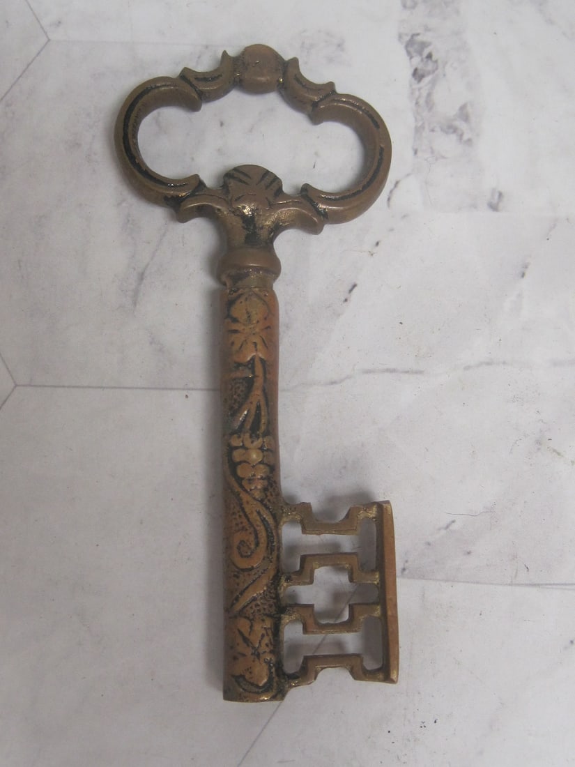 Neat Figural Wine Corkscrew in Shape of Key - 2