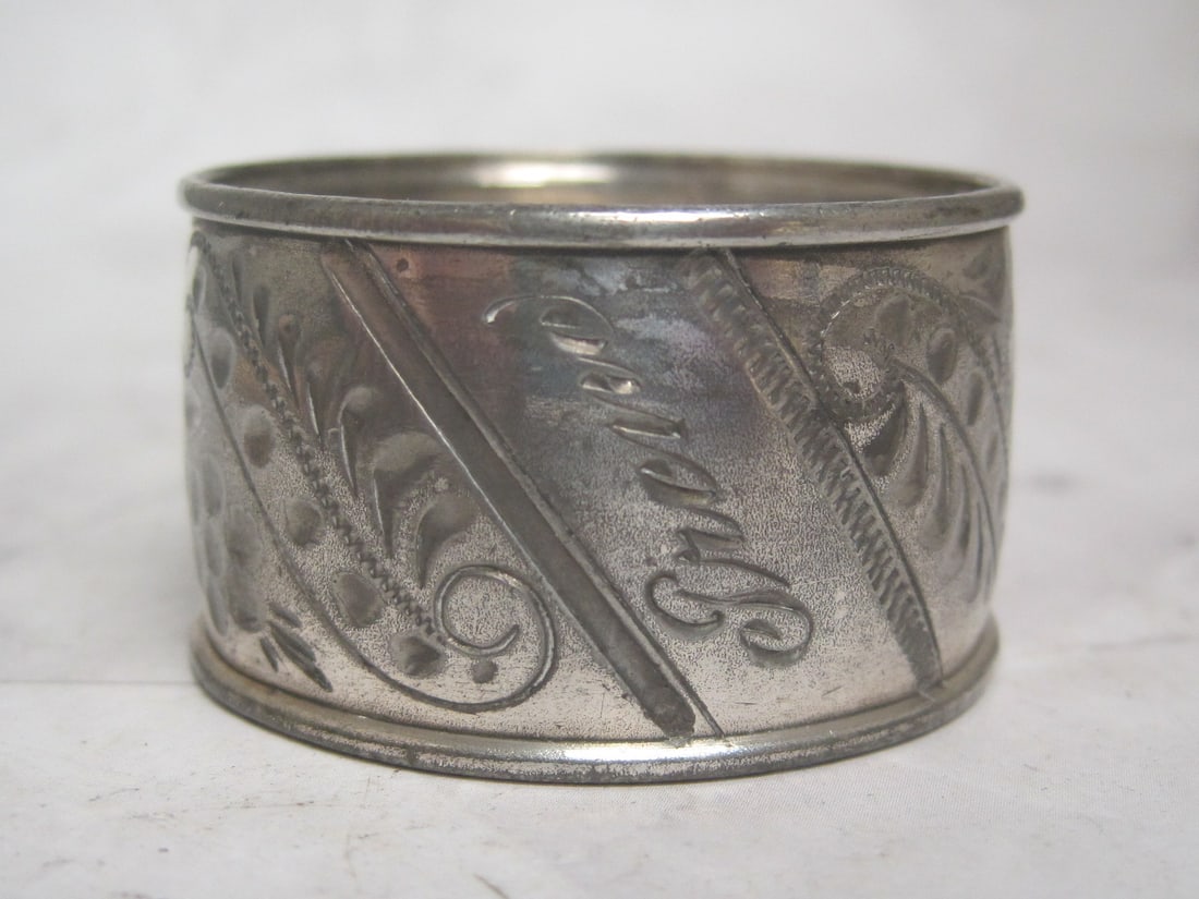 Victorian Silverplate Napkin Ring (1 of 4)