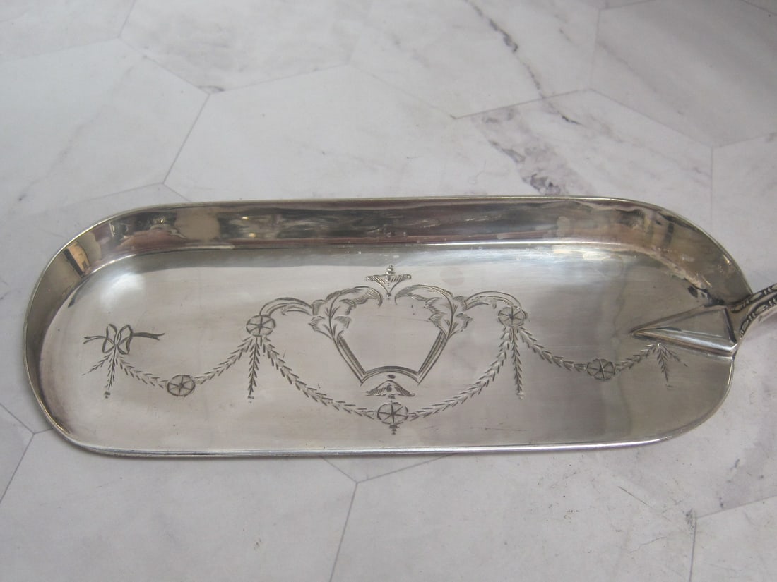 English Victorian Silverplate Crumber - 2