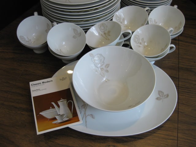 1970 Rosenthal Studio Line "Classic Rose" China by Designer Raymond Loewy - 4