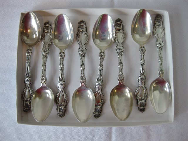 Eight Vintage Victorian Sterling Demitasse Spoons with Floral Design: 3.03 troy ounces total weight, each measures 4" long, marked Pat 1902 R'D 992 with Walking Lion and Sterling