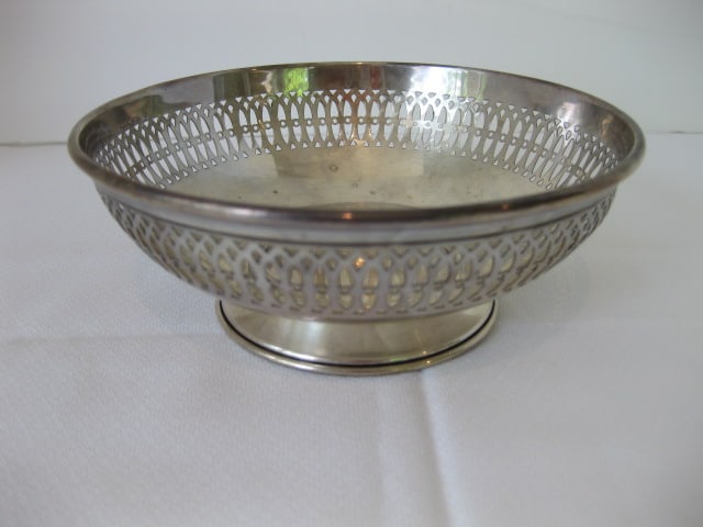 Vintage Victorian Watson Co. Sterling Footed Pierced Bonbon Dish: 3.98 troy ounces, measures 6"dia x 2 1/4"h, marked with "W" in circle Sterling 3486