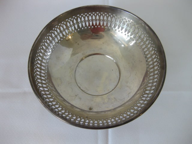 Vintage Victorian Watson Co. Sterling Footed Pierced Bonbon Dish - 2