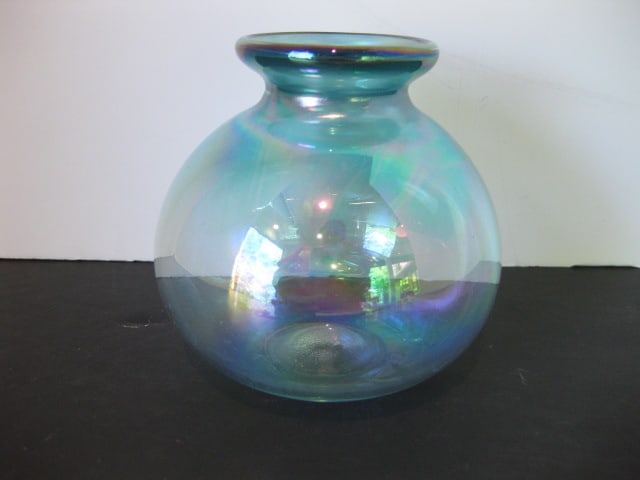 Signed R. Eickholt Aurene Iridescent Art Glass Vase: 3 1/2"h, ground and polished pontil, etched signed R. Eickholt on bottom