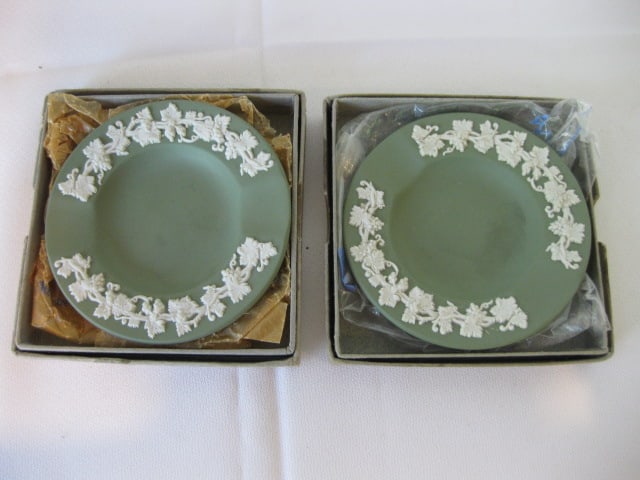 Two Royal Copenhagen Dishes, Two Wedgwood Green Jasperware Ashtrays in Original - 10