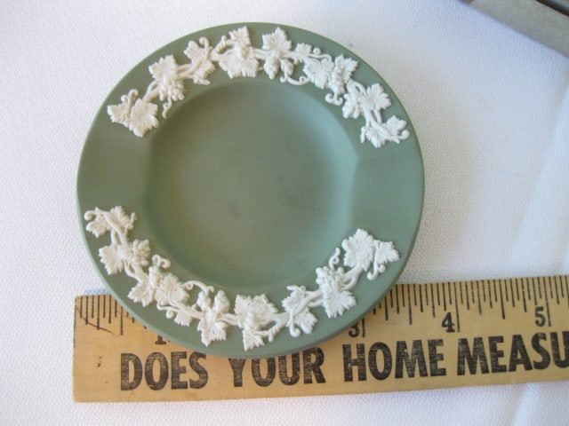 Two Royal Copenhagen Dishes, Two Wedgwood Green Jasperware Ashtrays in Original - 13