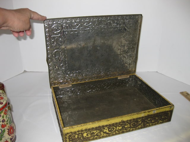 Grouping of Old Cookie/Fruitcake/Tea Tins - 15