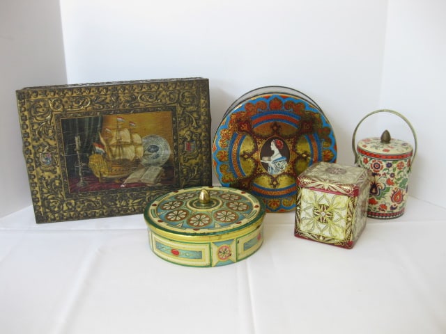Grouping of Old Cookie/Fruitcake/Tea Tins: .
