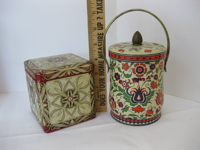 Grouping of Old Cookie/Fruitcake/Tea Tins - 8