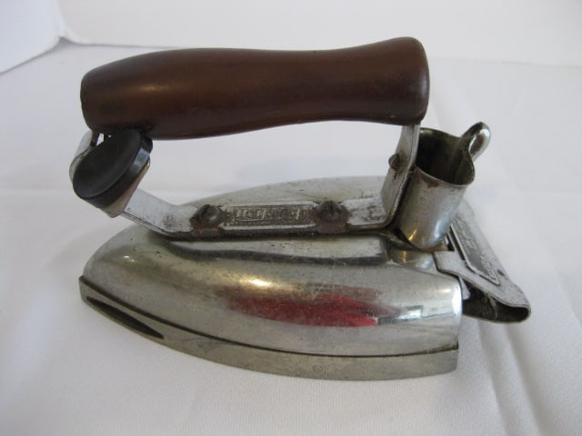 Vintage GE Hotpoint Electric Iron: does not have power cord
