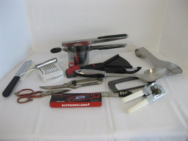 Quality Name Brand Kitchen Gadgets-OXO, The Pampered Chef, Swing A-Way, Kitchen Shears, etc.: .