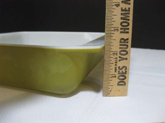 Three Midcentury Pyrex Baking Dishes - 10