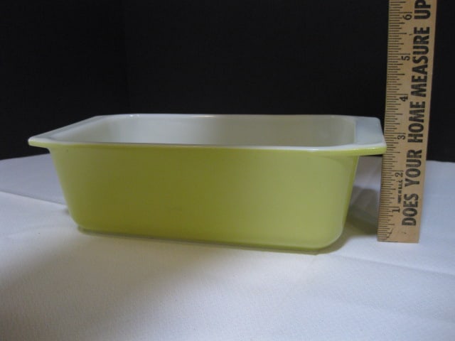 Three Midcentury Pyrex Baking Dishes - 11