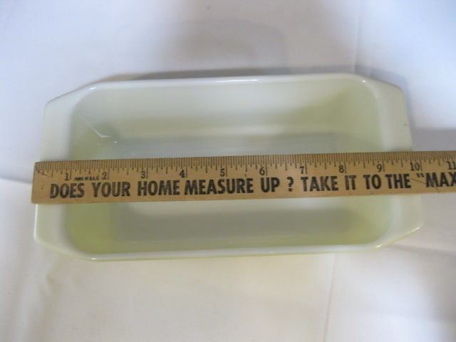 Three Midcentury Pyrex Baking Dishes - 12