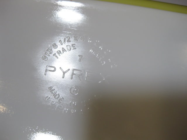 Three Midcentury Pyrex Baking Dishes - 14