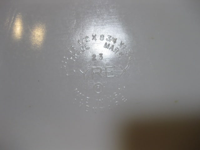 Three Midcentury Pyrex Baking Dishes - 4