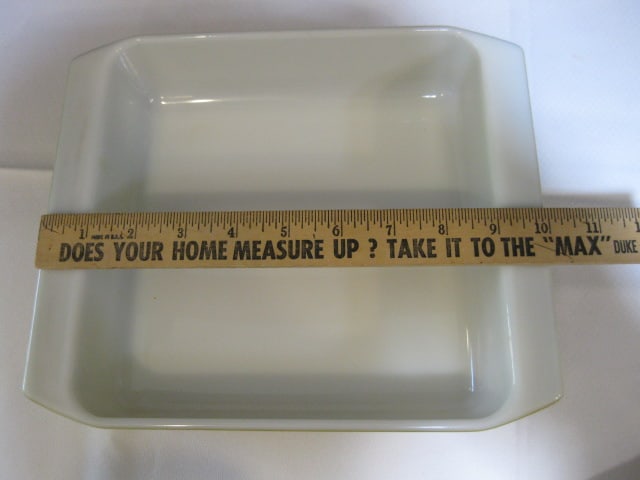 Three Midcentury Pyrex Baking Dishes - 9