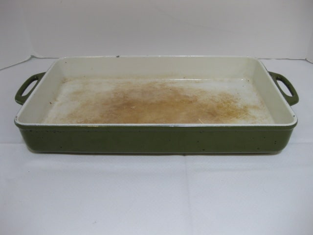 Capco Enamel over Cast Iron 9x13 Baking Dish: some use wear and chips