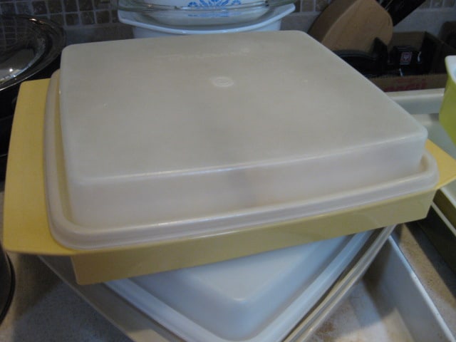 Grouping of Old Tupperware - 7