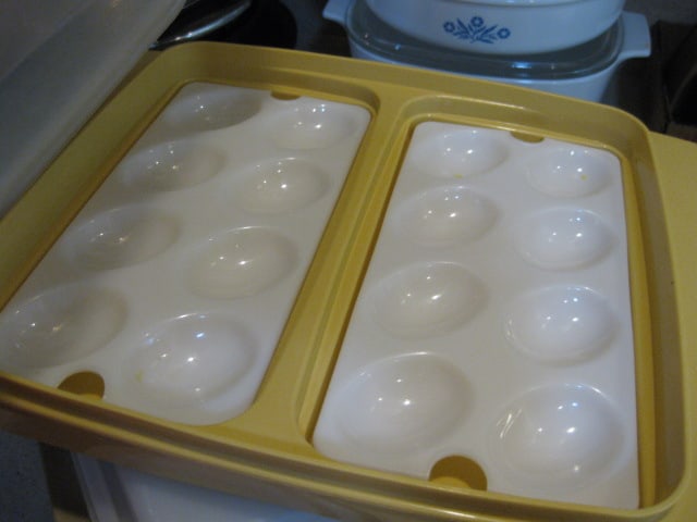 Grouping of Old Tupperware - 8