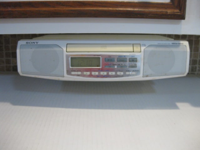 Sony Model ICF-CD513 Under Counter AM/FM/CD Player (1 of 6)