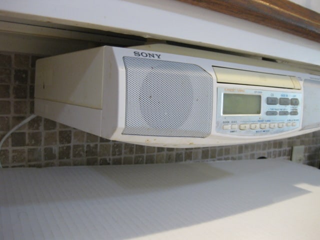 Sony Model ICF-CD513 Under Counter AM/FM/CD Player - 2
