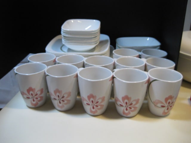 54 Pieces of Corelle Coordinates Dinnerware (1 of 20)