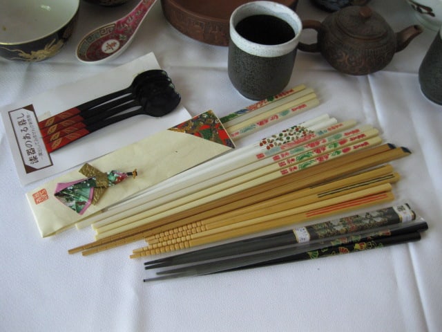Chinese Porcelain Rice Bowls, Tea Cups, Chop Sticks, Ginger Jar, etc. - 2