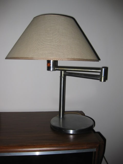 Swing Arm Desk Lamp: 18"h, Local Pickup Only