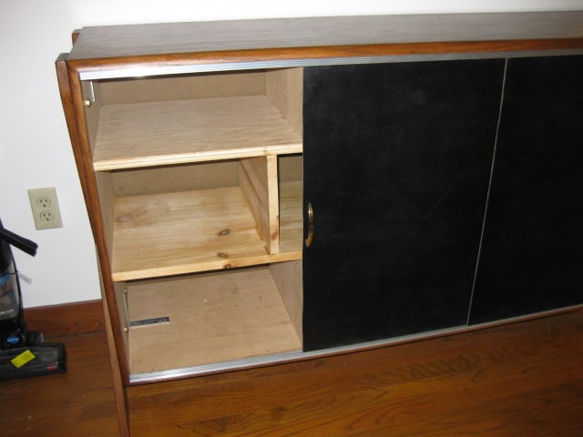 Tri-Sliding Door Credenza - 8
