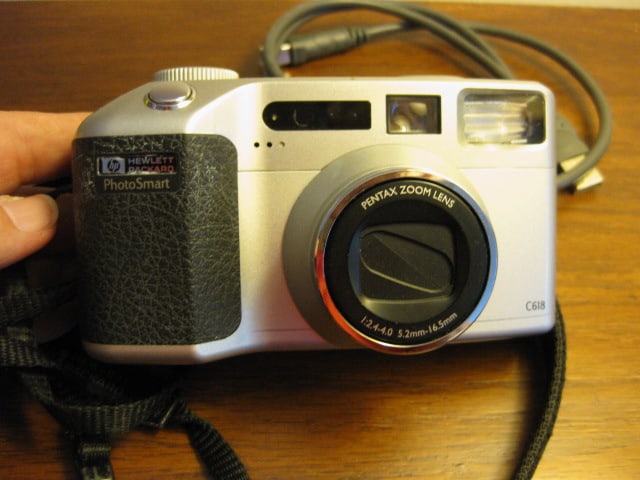 Sony OSC-U60 Cyber-Shot U Digital Still Camera and HP C618 Digital Camera - 4