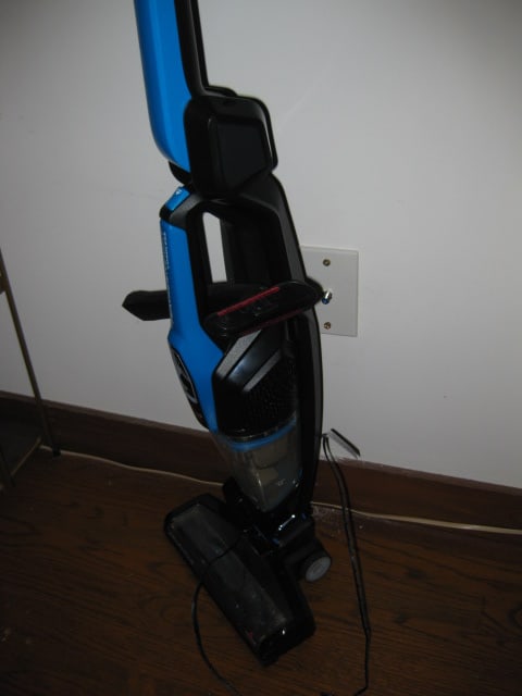 Bissell Featherweight Cordless 2-in-1 Hand Vac/Stick Vacuum - 2