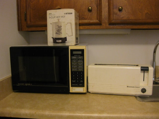 Sharp Carousel II Microwave, Toastmaster Toaster and Sears Kenmore 5 Cup: Hot Pot in Original Box. Local Pickup Only