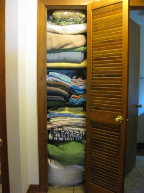 Linen Closet Contents-Towels, Twin Size Sheet Sets, Blankets, etc.: See pictures, Bring Boxes/Bags-Local Pickup Only