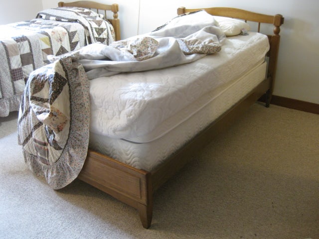 Pair of Wood Spindle Headboard Twin Beds with Wood Rails - 2